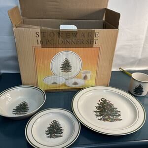 Vintage 16 Piece Set World Showcase Stoneware Christmas Tree Plate Set